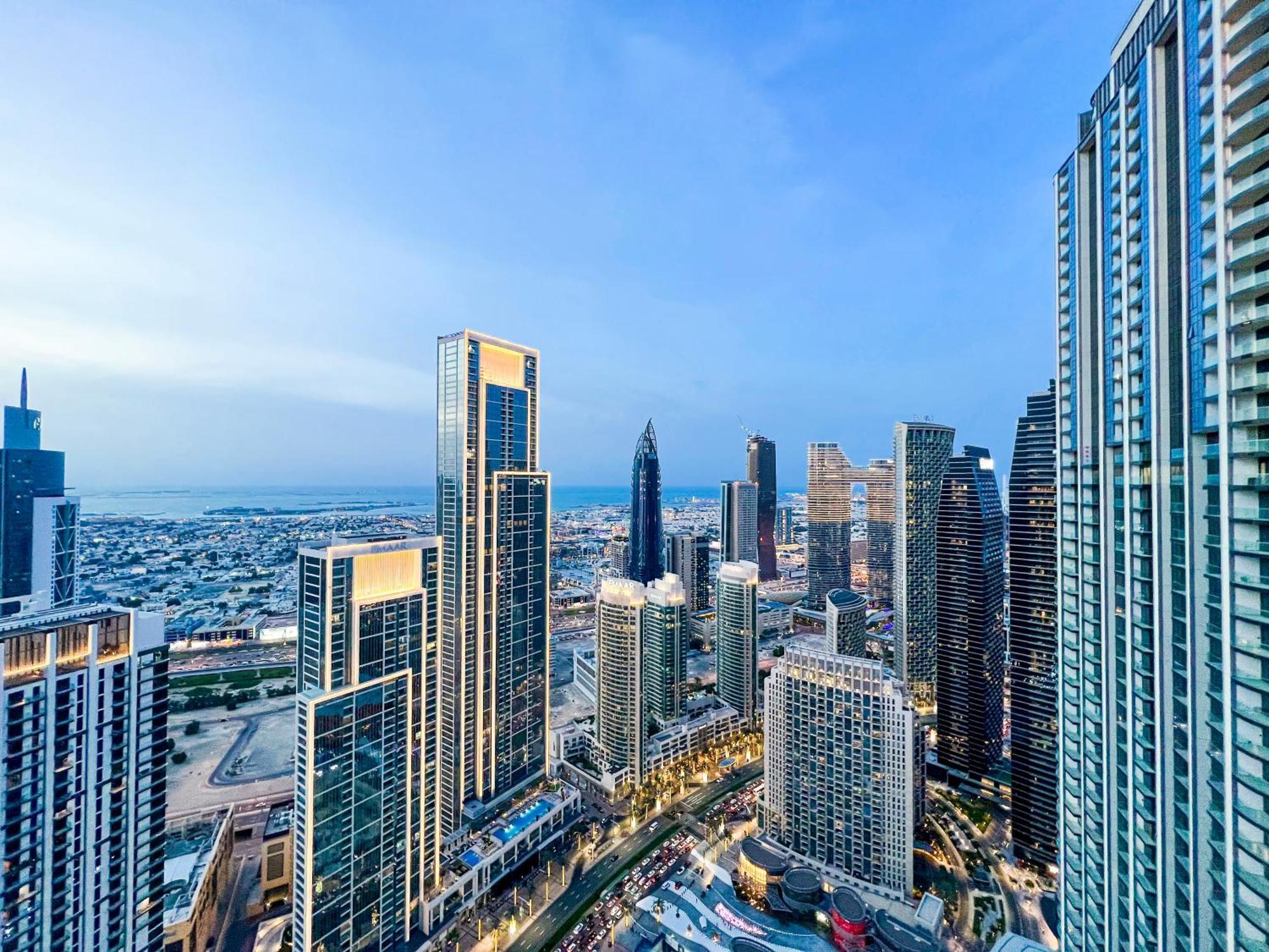 Downtown Luxury - Stunning Burj Khalifa & Sea View - 5 Minutes Walk To Dubai Mall Екстериор снимка